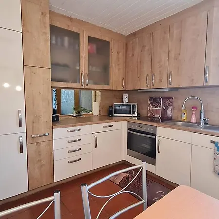 4-zimmer In Διαμέρισμα *